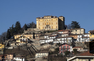 Veduta di paesaggi nel Comune di Canelli (AT). L'immagine fa parte dell'Atlante dei Paesaggi astigiani e monferrini, realizzato per una più ampia conoscenza ed efficace salvaguardia del patrimonio paesaggistico del territorio piemontese.